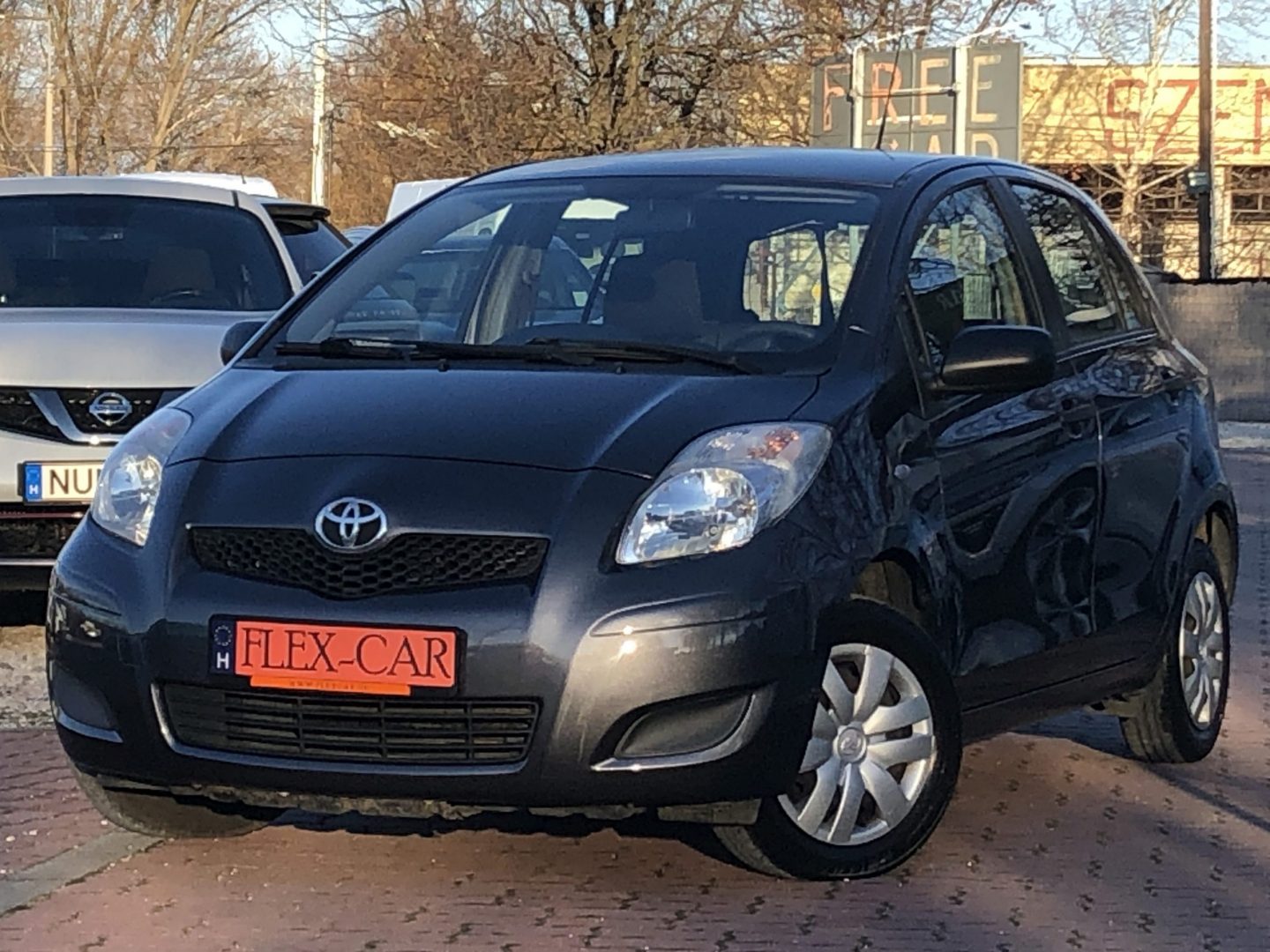 TOYOTA YARIS 1.0 ECO AC KLÍMA-5 AJTÓ-VEZETETT SZERVIZKÖNYV!