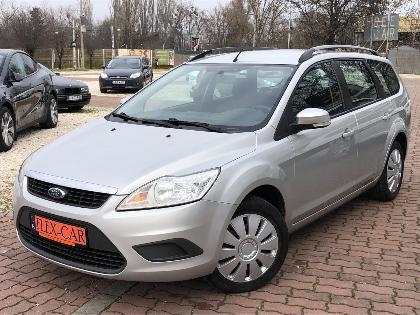 FORD FOCUS 1.6 Trend AUTOMATA-VONÓHOROG-SZERVIZKÖNYV!